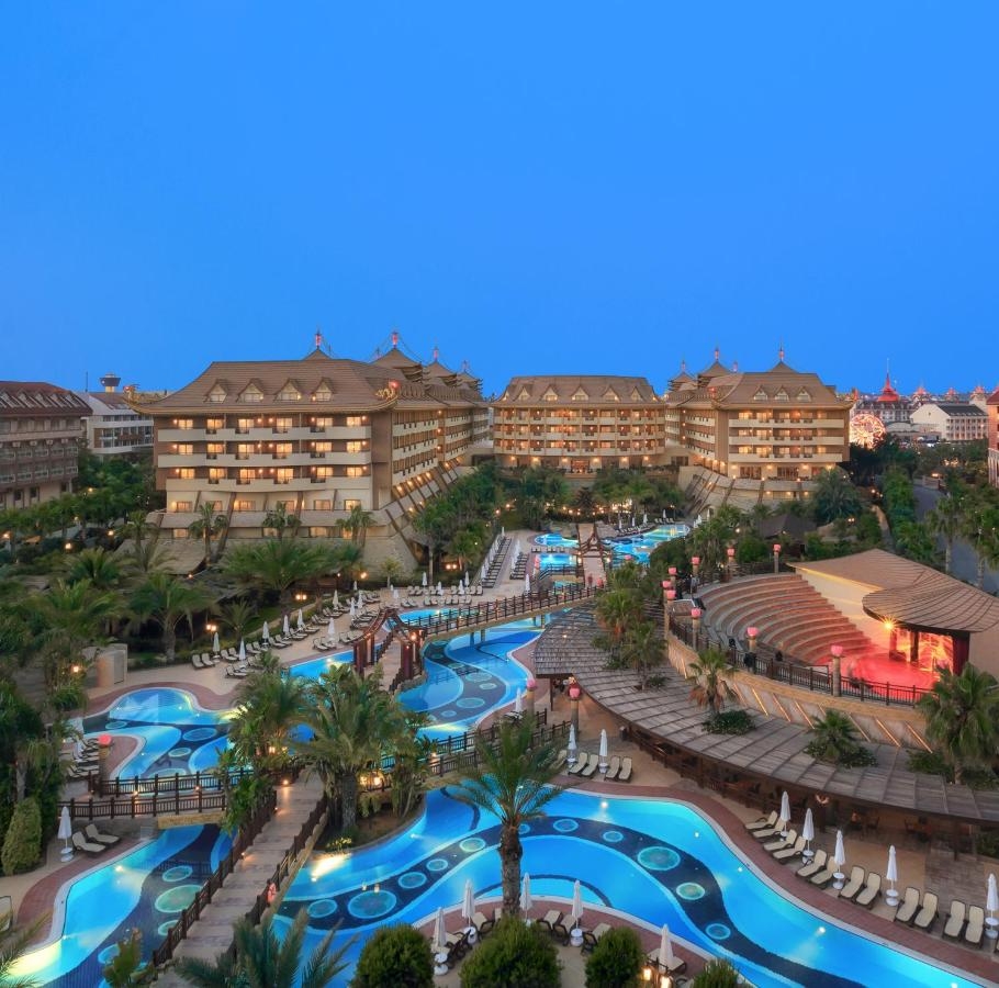Royal Dragon Hotel 5★