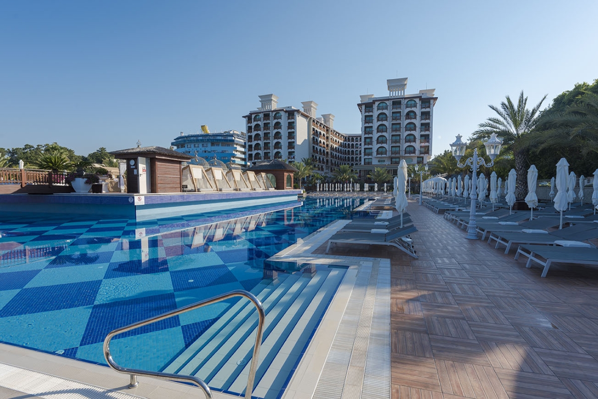 Quattro Beach Spa & Resort 5*