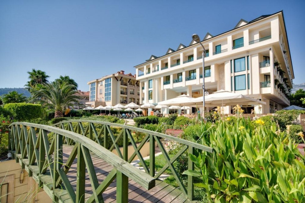 Golden Lotus Hotel  4*