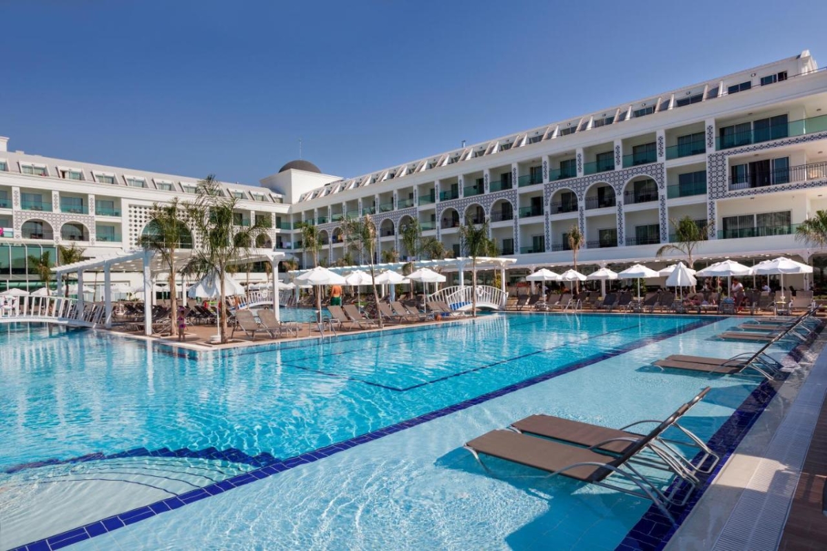 Karmir Resort & Spa 5*